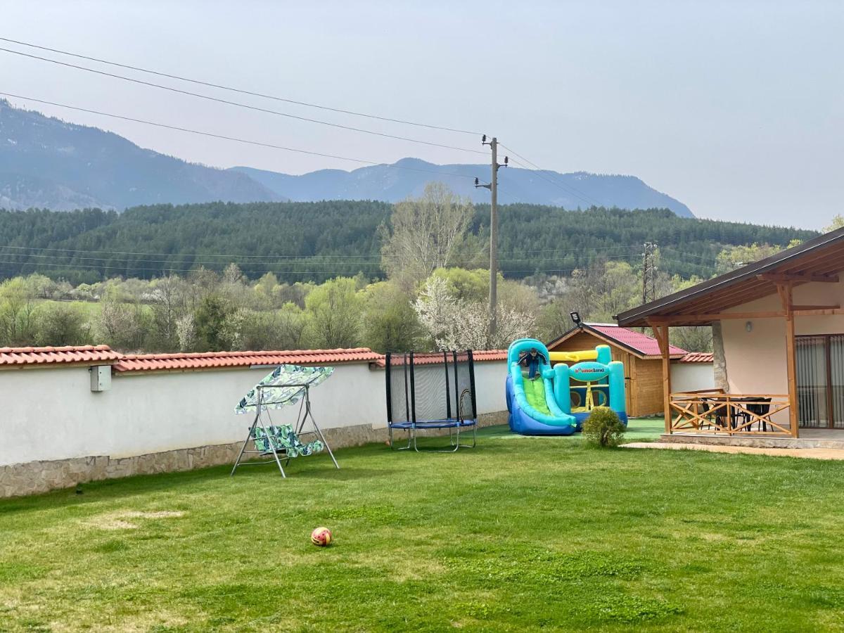 Къщи За Гости “Планински Рай” Mountain Paradise Resilovo Exterior foto
